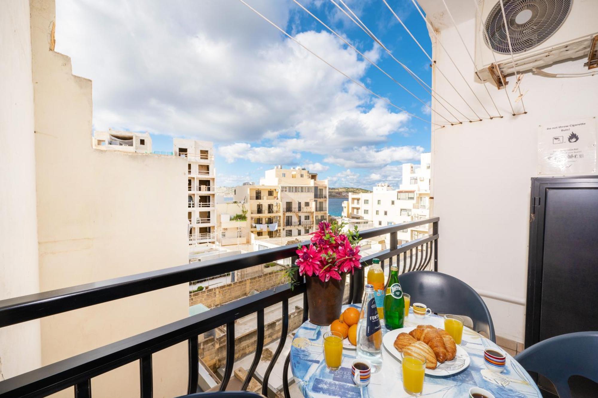Seashells Apartments With Terrace, Just Off The Seafront In Bugibba - By Getawaysmalta Сент-Полс-Бей Екстер'єр фото