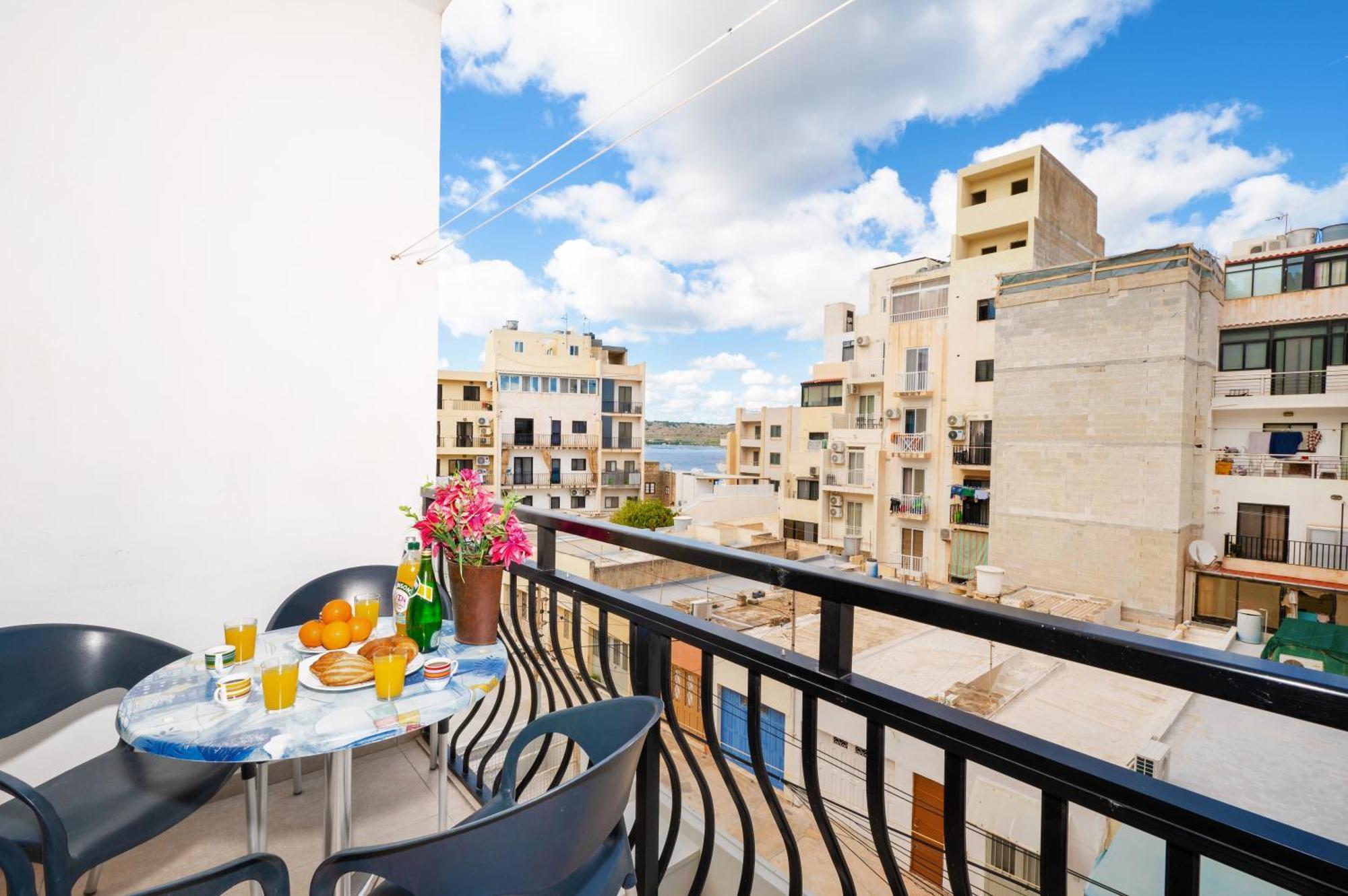 Seashells Apartments With Terrace, Just Off The Seafront In Bugibba - By Getawaysmalta Сент-Полс-Бей Екстер'єр фото